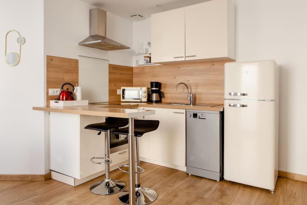Maison Tourangelle Chic & Cosy Avec Cour Tours Exterior photo