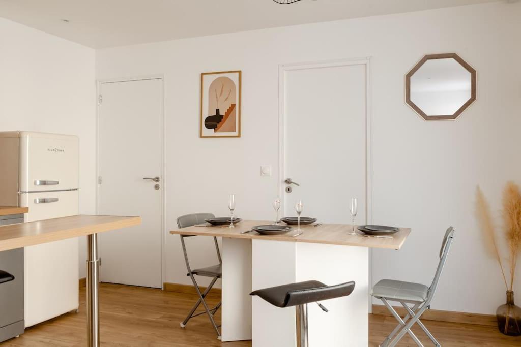 Maison Tourangelle Chic & Cosy Avec Cour Tours Exterior photo